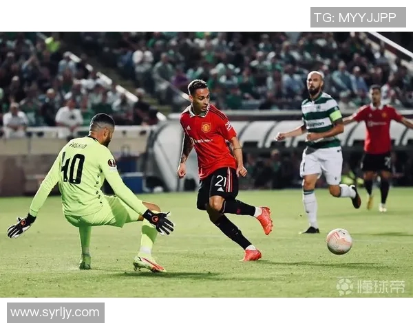 奥莫尼与埃因霍的精彩对决揭示足球战术与团队合作的重要性