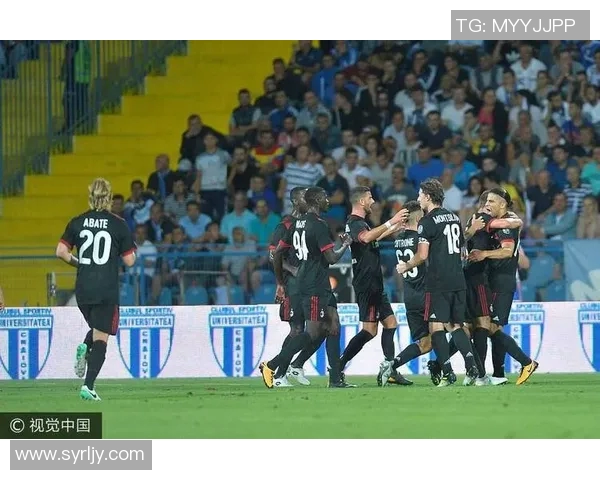 克拉约瓦大学迎战米兰球队的精彩对决与战术分析